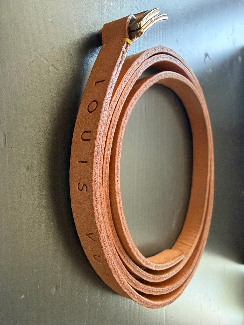Louis Vuitton Tan Leather Slim Belt with Gold-Tone Buckle vachetta medium 41” - Picture 9 of 11